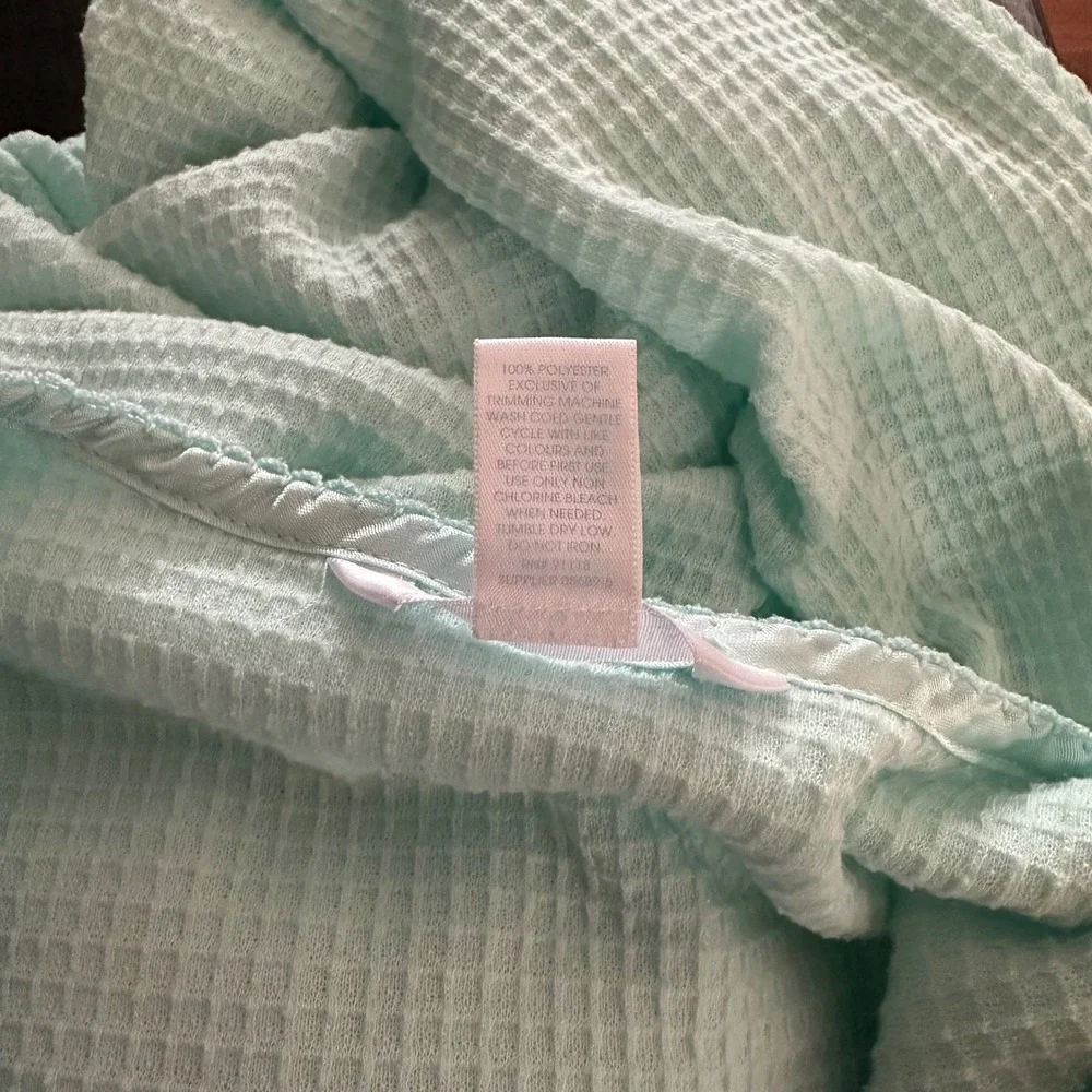 ADONNA Waffle Knit Robe Medium Mint Green Button Front‎ Lounge Housecoat